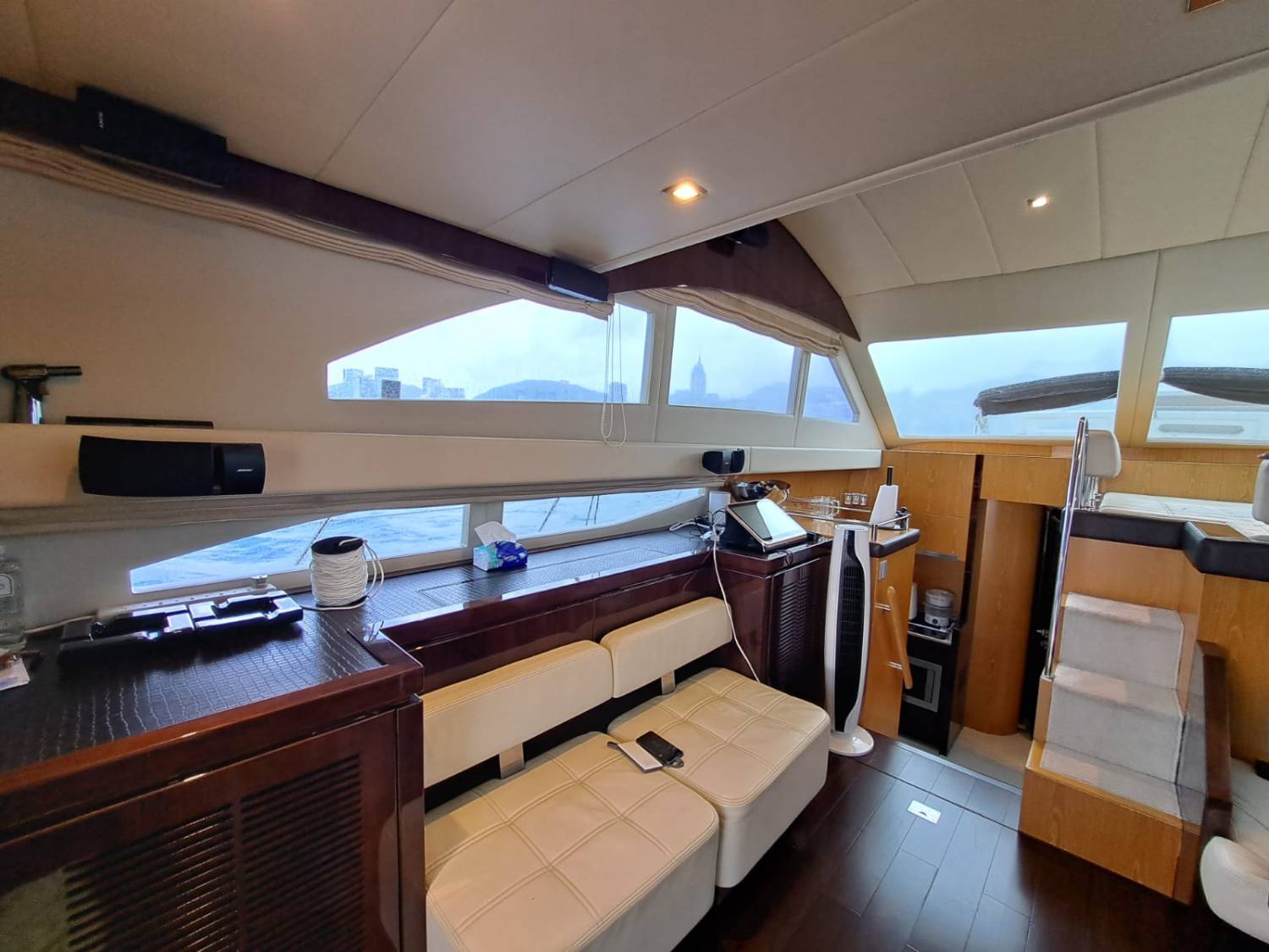 Grand western style pleasure boat 52
