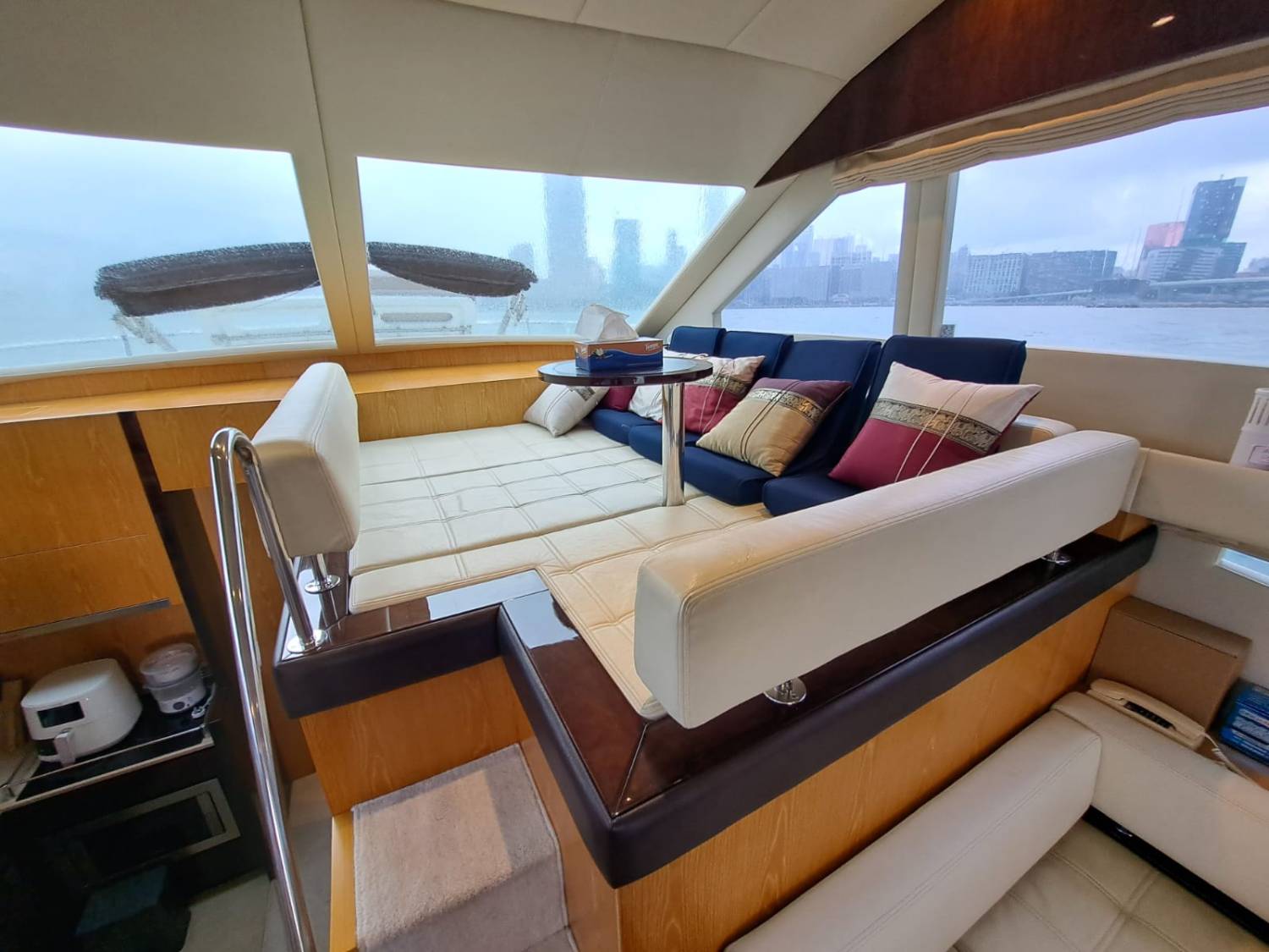 Grand western style pleasure boat 52