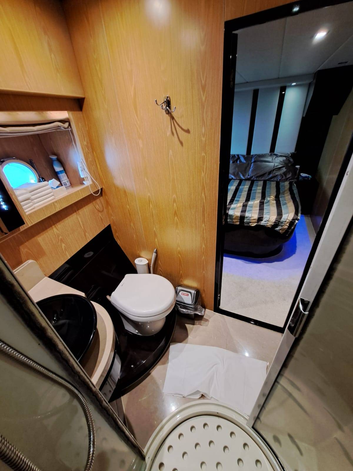Grand western style pleasure boat 52