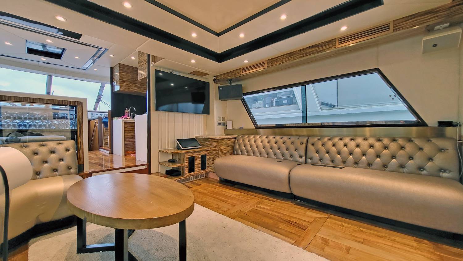 西式豪华游艇 62 - 派对高级享受