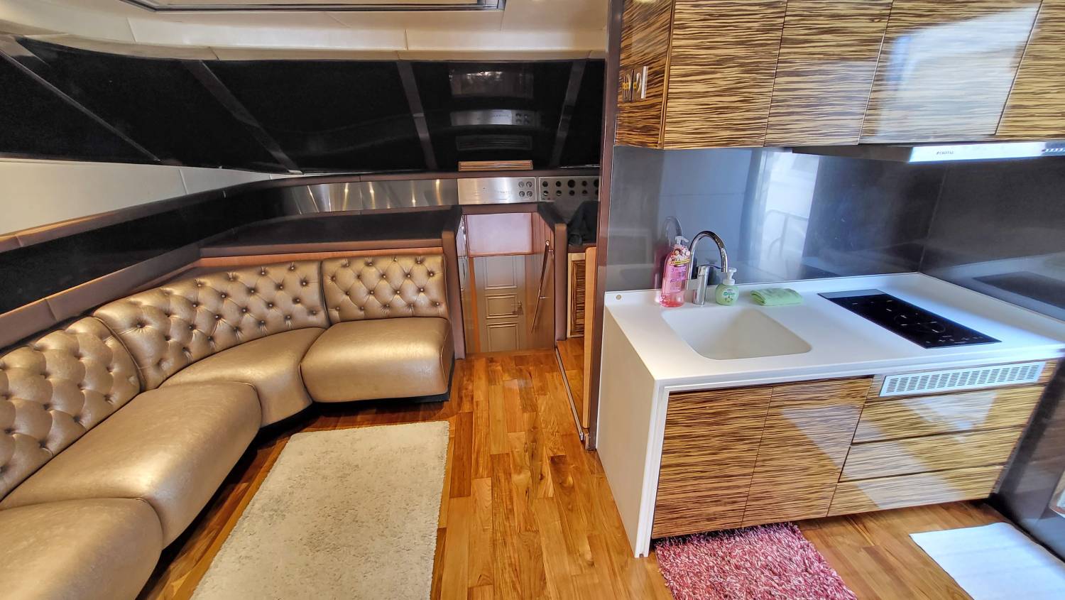 西式豪华游艇 62 - 派对高级享受