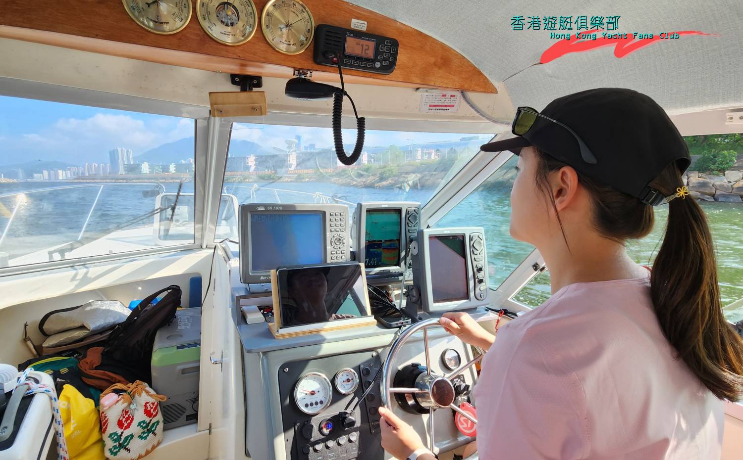 Twin diesel engine vessel controlling course (Chinese Language)